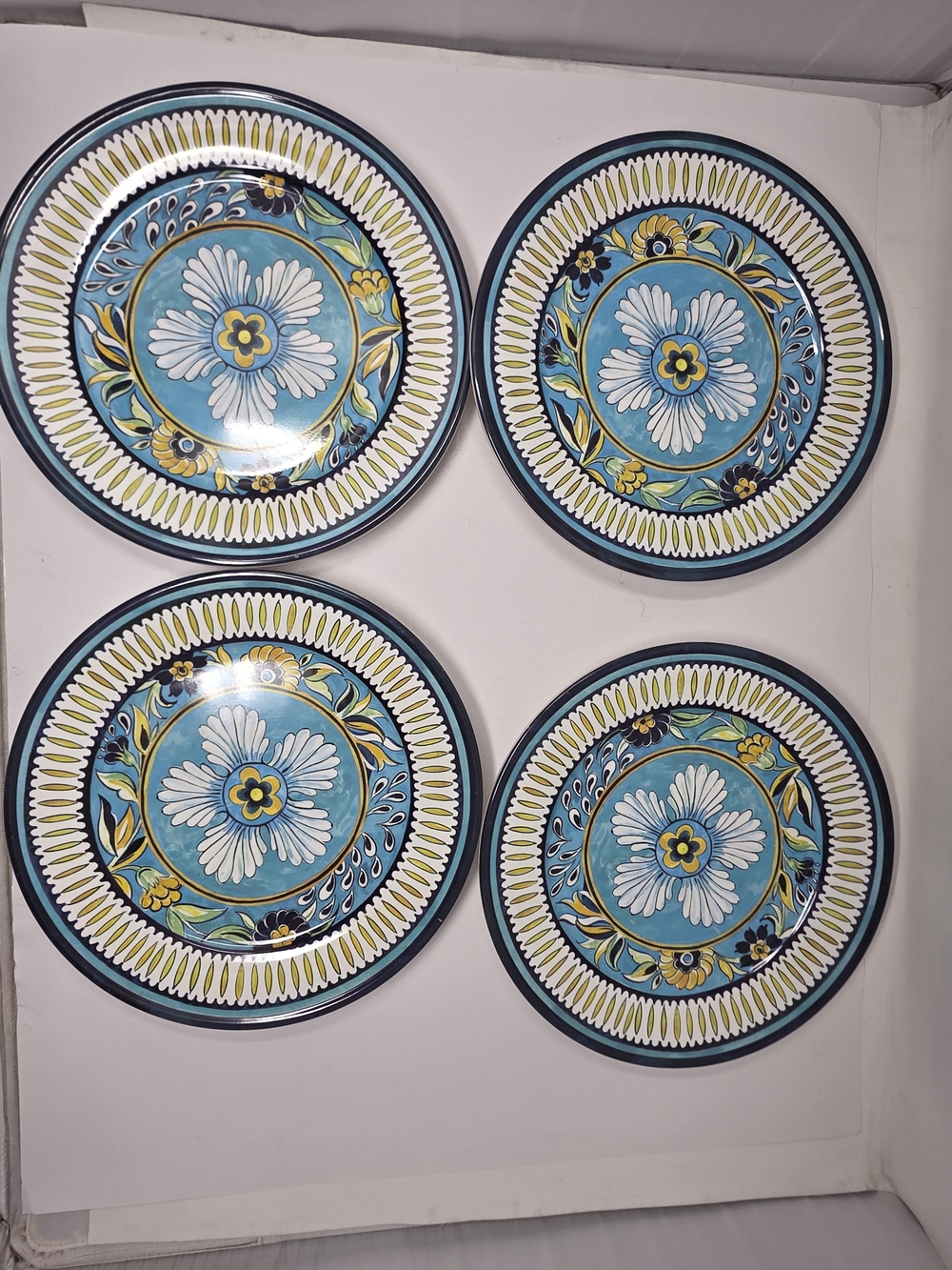 Williams Sonoma LA Med Collection Melamine set of 4 Dinner plates Flawed